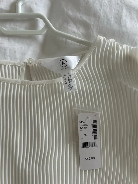 Women's Cream Pleated Long-Sleeve Blouse - Picture 4 of 4